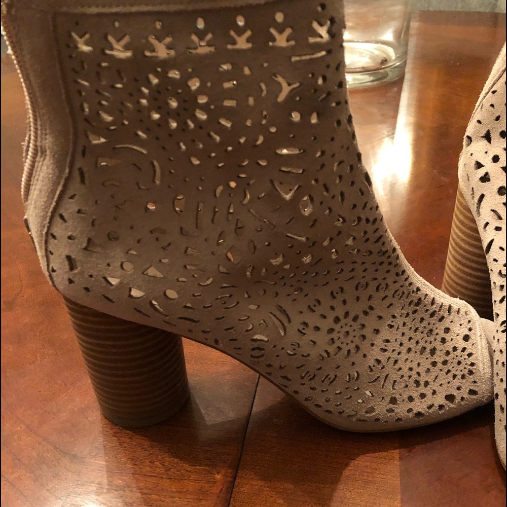 Suede cream peep toe